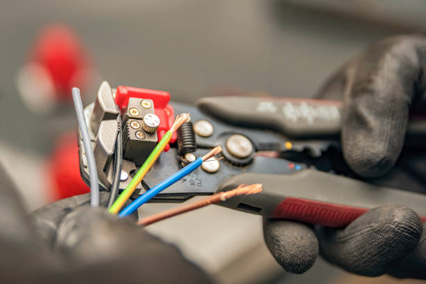 Best 24-Hour Electrician  in Cortland, OH